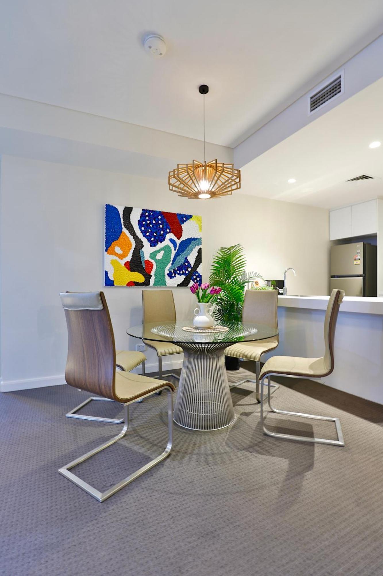 Urban Oasis - Views - Parking - Ease Apartment Sydney