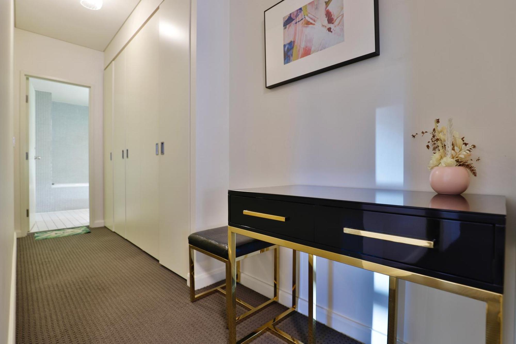 Apartment Urban Oasis - Views - Parking - Ease Sydney